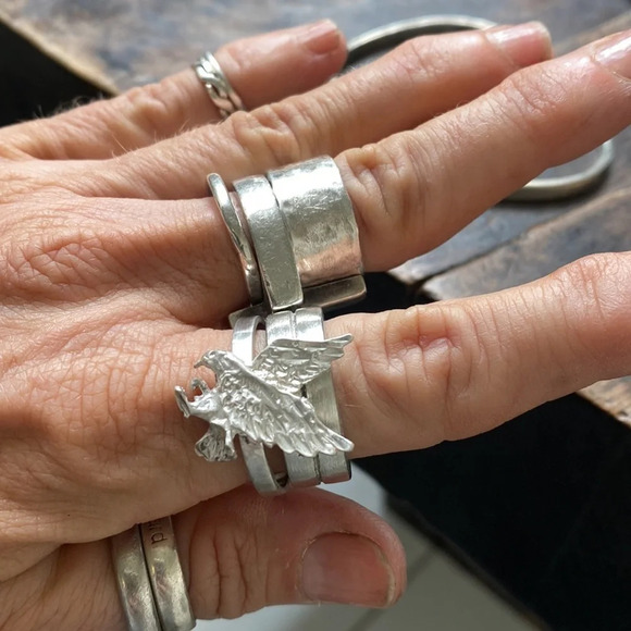 Sterling silver stack of 2 rings with an Eagle - Picture 9 of 10